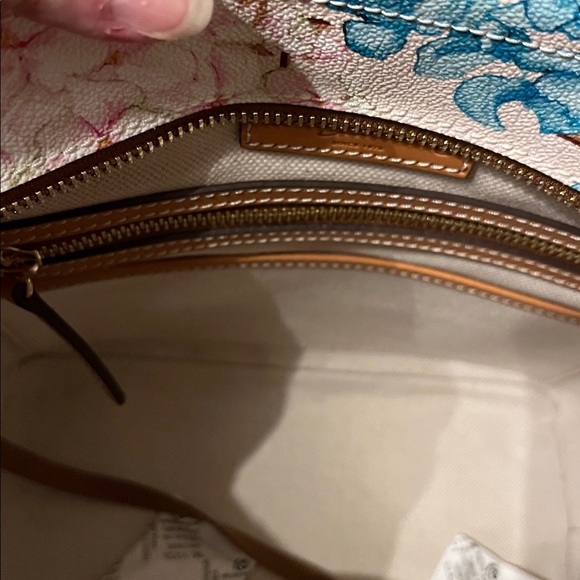 Dooney and Bourke *RARE* Hydrangea print tote. New with out tags - Picture 10 of 12